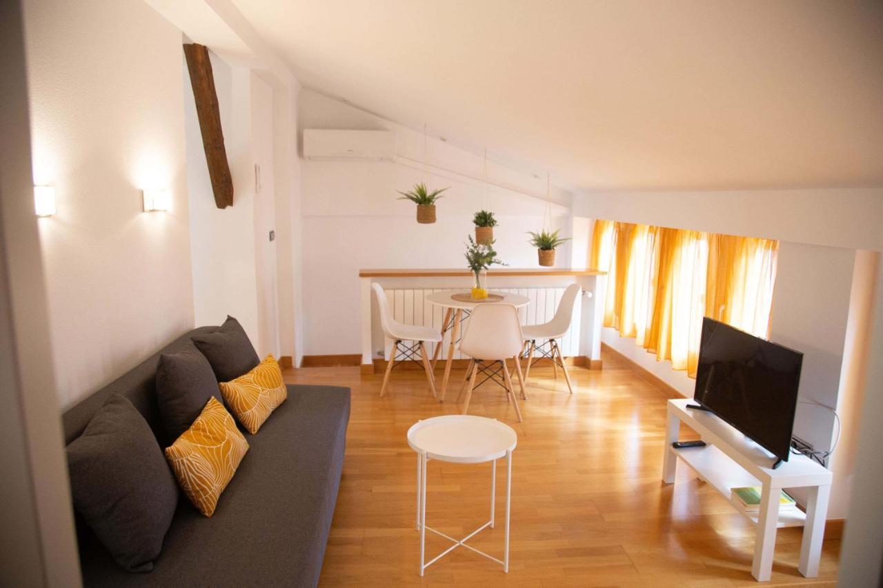 Rajabai Apartment Almansa Exterior photo